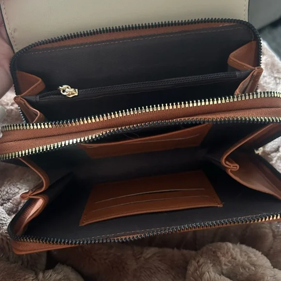 Cream and Tan Crossbody Bag - Picture 7 of 9